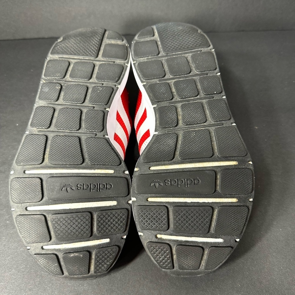 Adidas Kids Red Sneakers size 6.5 pre owned Exellent conditions - Picture 5 of 6